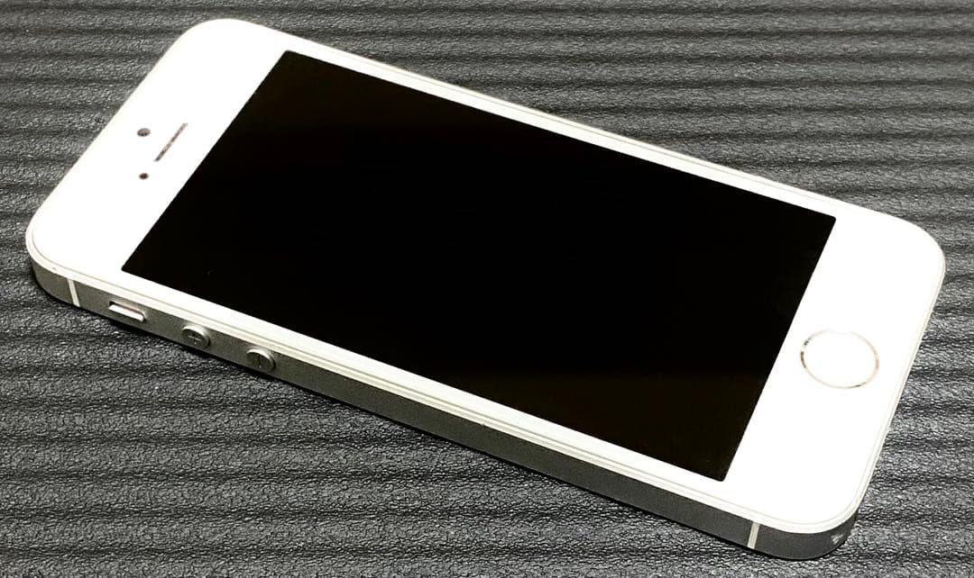 iPhone SE シルバー 第1世代 シルバー 32gb simフリー