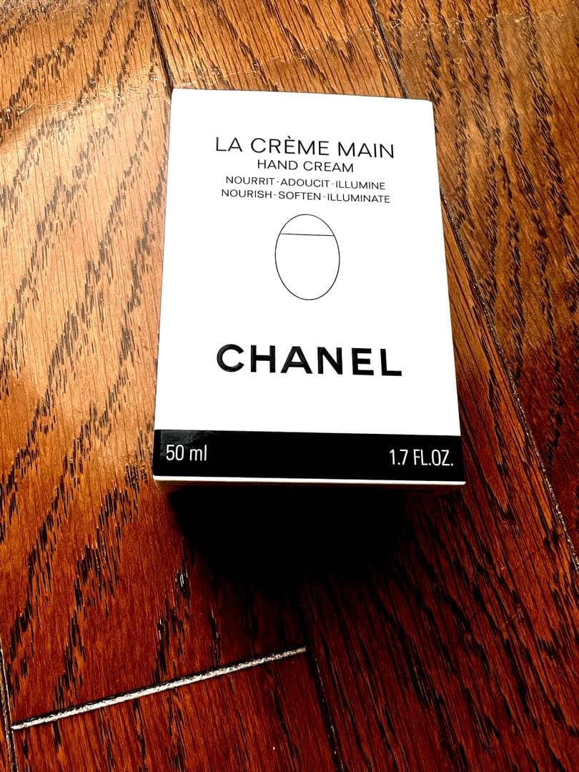 新品未使用チャーム付化粧袋入CHANEL LA CRÈME MAIN