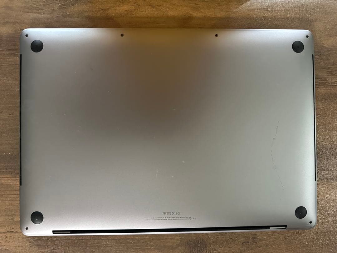 MacBook本体 Tri Agus Setiawan