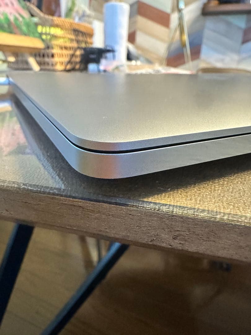 MacBook本体 Tri Agus Setiawan