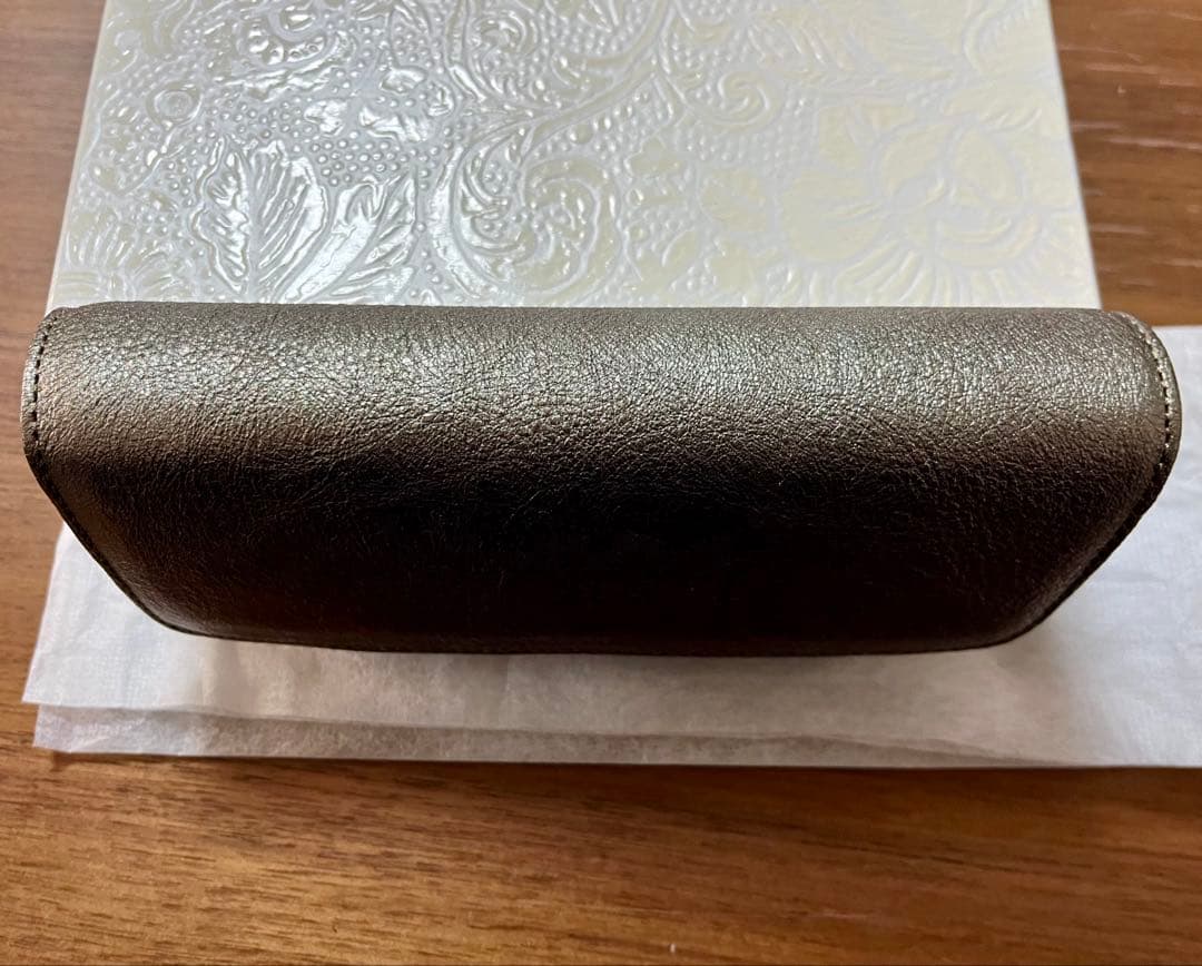 新品　高級本革　メガネケース　日本製　定価1.7万円　レザー　シルバー