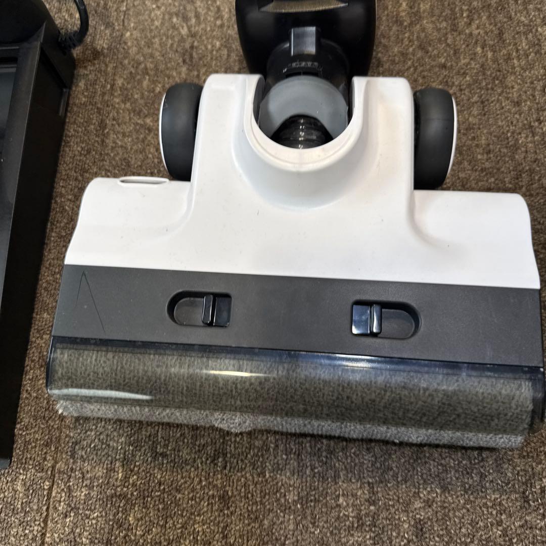 UWANT D100湿乾両用掃除機 ドック式