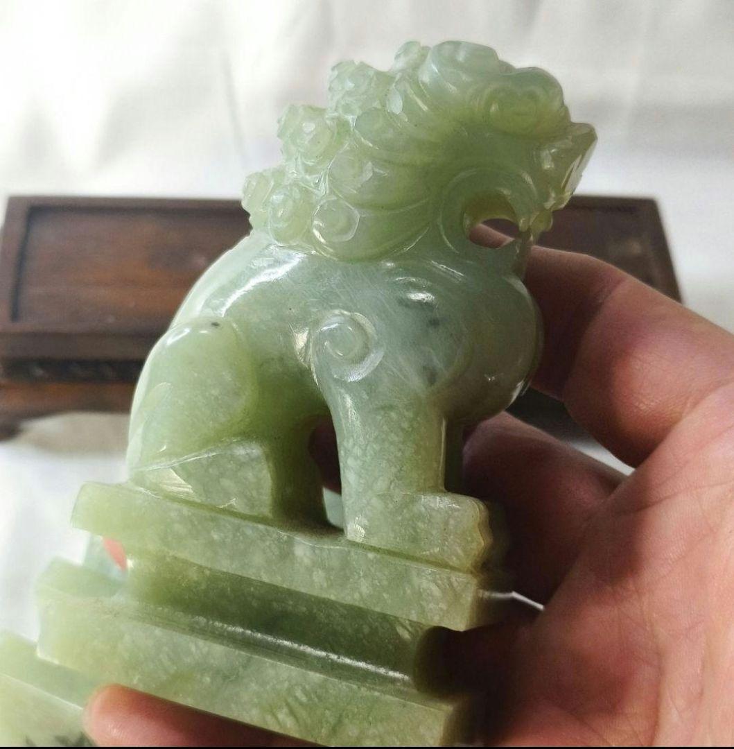中国骨董 玉獅子一対 手彫唐木台付 清朝古美術 コレクター放出 天然石 風水開運