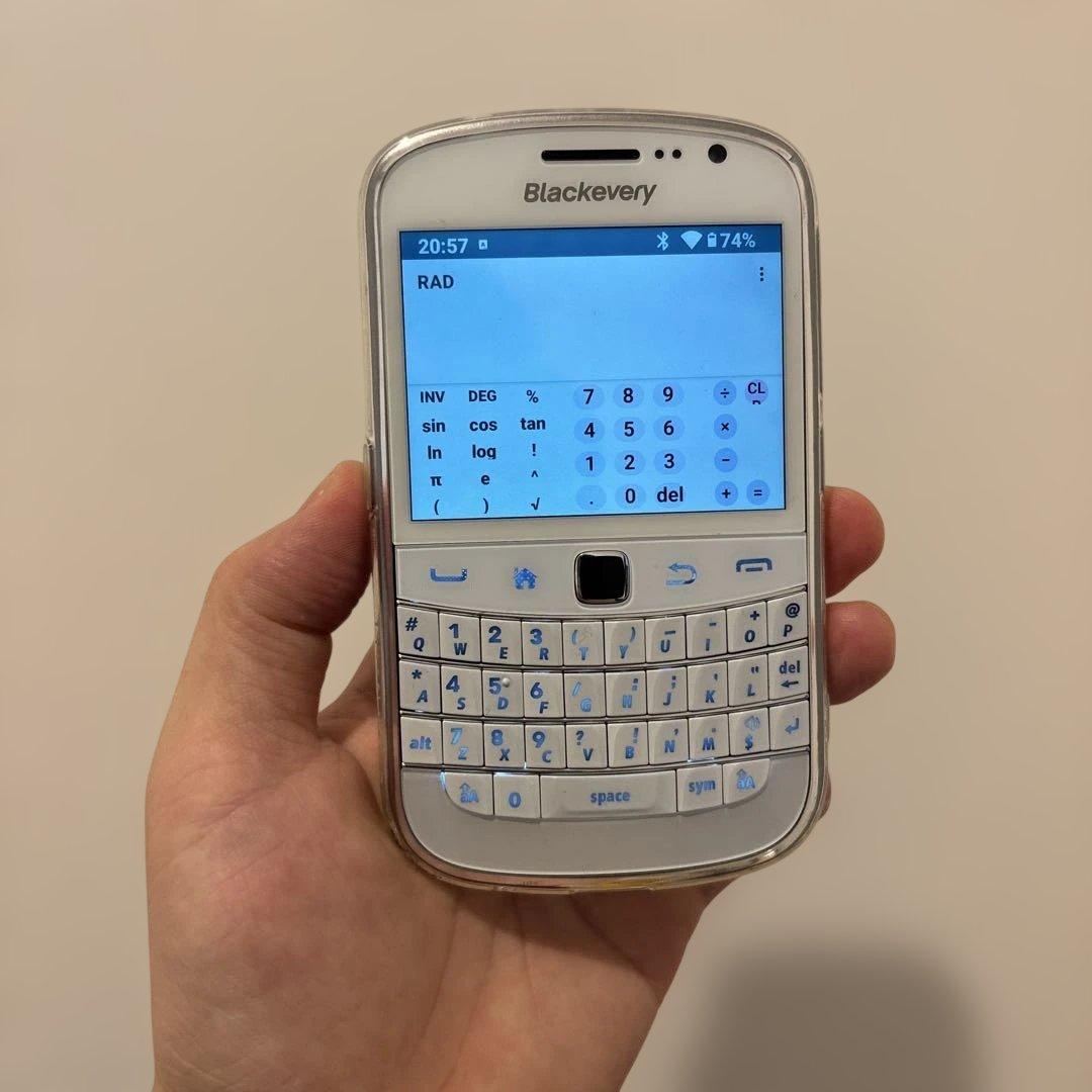Android F9900（BlackBerry 9900 復刻デザイン）