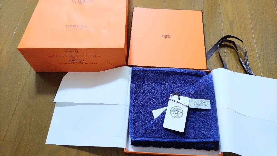 エルメス (HERMÈS) カレ・タオル 《ステアーズ》