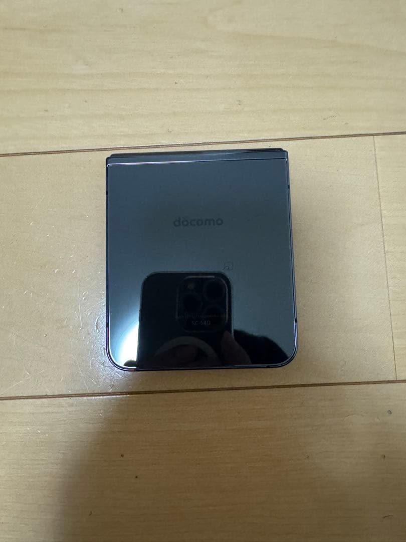 Galaxy z flip5 docomo版　SIMフリー