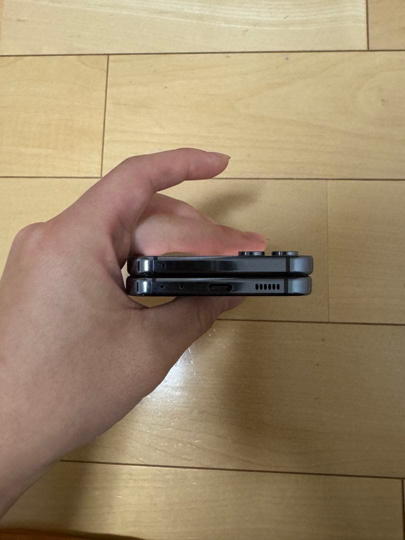 Galaxy z flip5 docomo版　SIMフリー