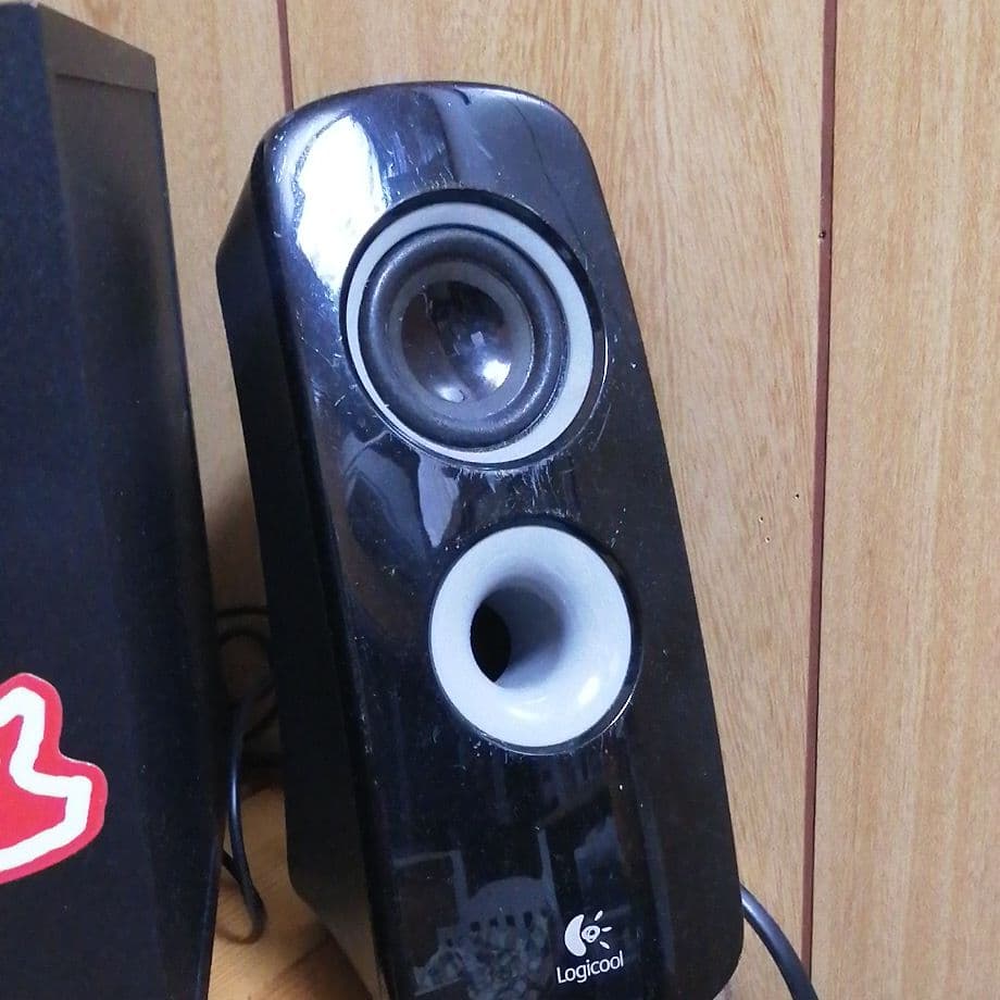 Logicool というパソコンに繋げるスピーカーです。