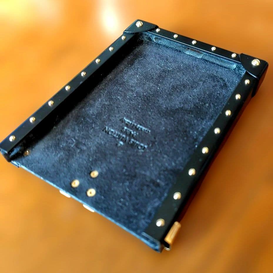 Louis Vuitton スタッズ付きiPhoneケース