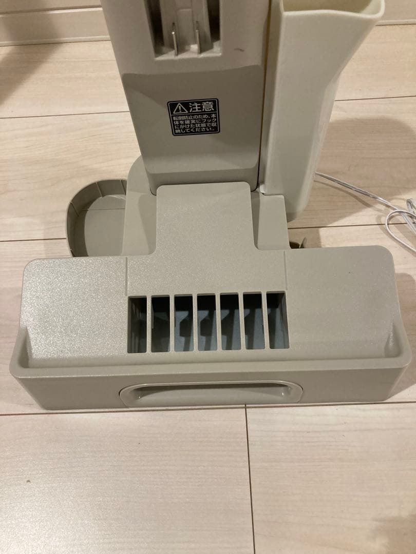 【極美品】アイリスオーヤマ 充電式サイクロンスティッククリーナー
