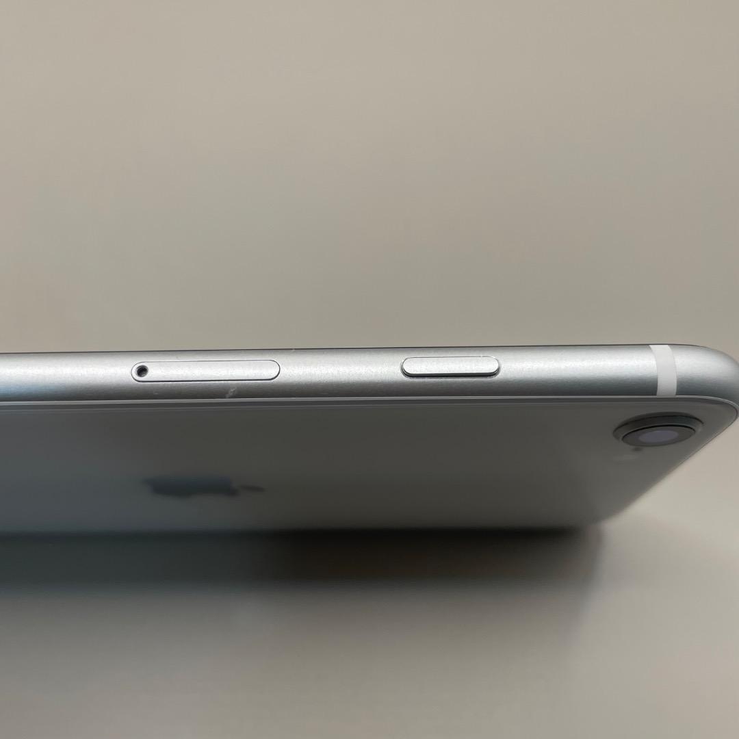 美品✨iPhone SE(第２世代)128GBホワイト バッテリー新品100％
