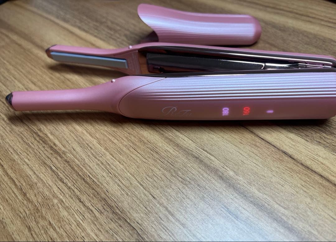 極美品　リファ　ヘアアイロン　ミニ フィンガーアイロン　ST6 シルキーピンク