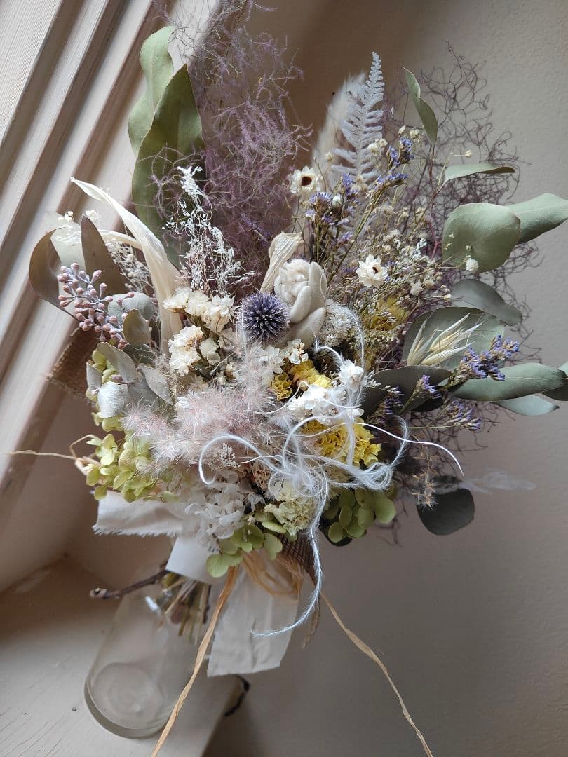 ハルスモークツリーと白い紫陽花とパンパスグラスのドライフラワースワッグ