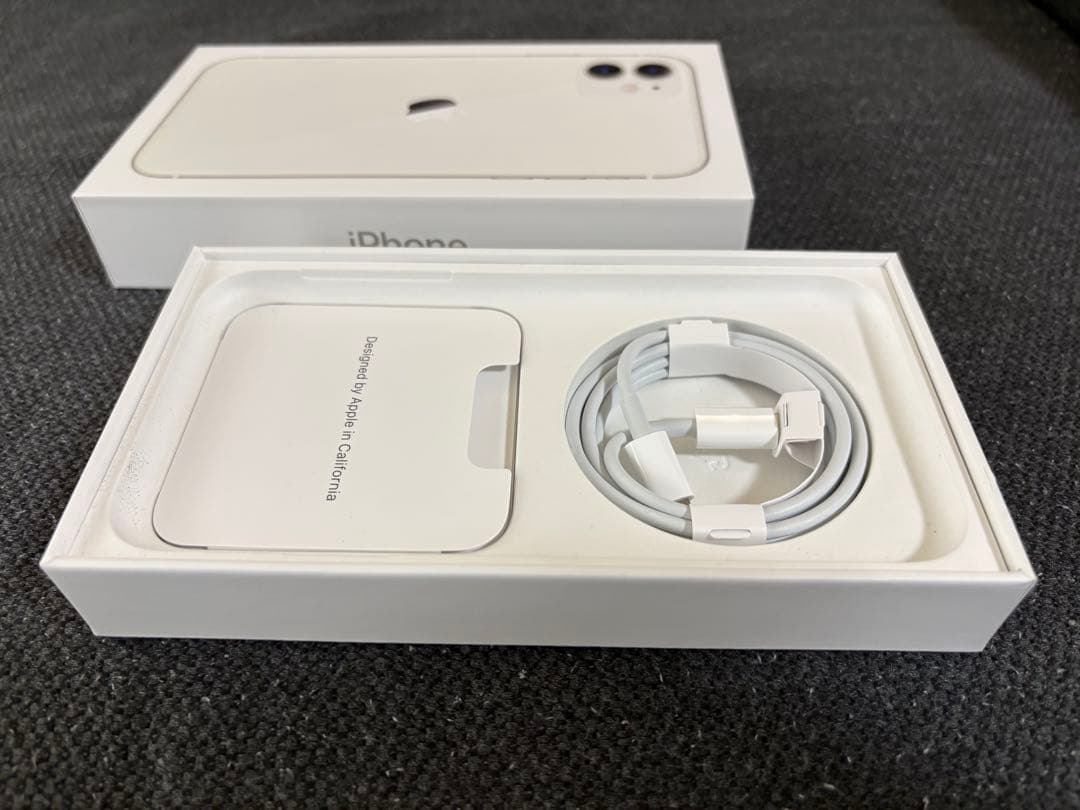 中古美品！iPhone 11 本体 白 SIMフリー 64GB