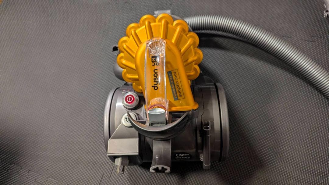中古　ダイソン　Dyson　 DC22 　サイクロン式掃除機　2007年製