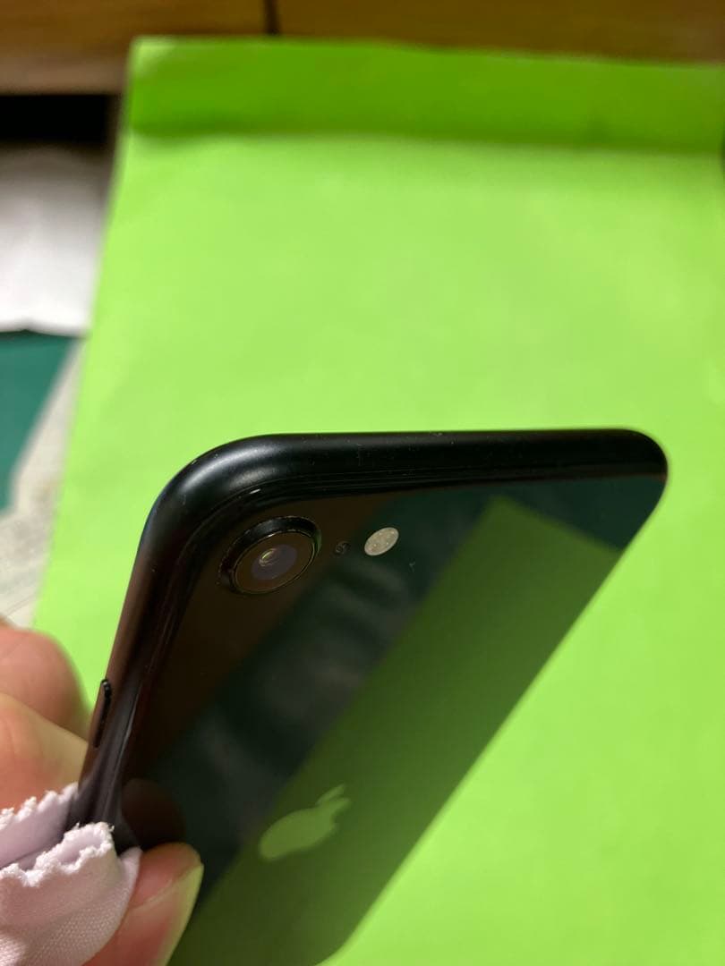 iPhone SE2 第2世代　ブラック 本体　simロック解除済み　画面割れ有