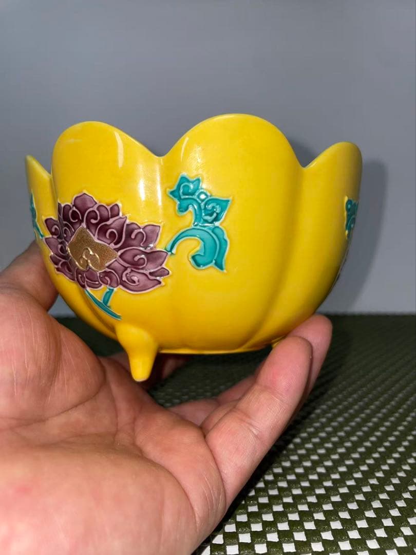 錦右衛門　　黄コウチー珍花絵唐草菊割小丼