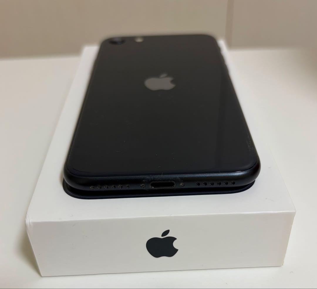 iPhone SE (第3世代) ブラック + ケーブル