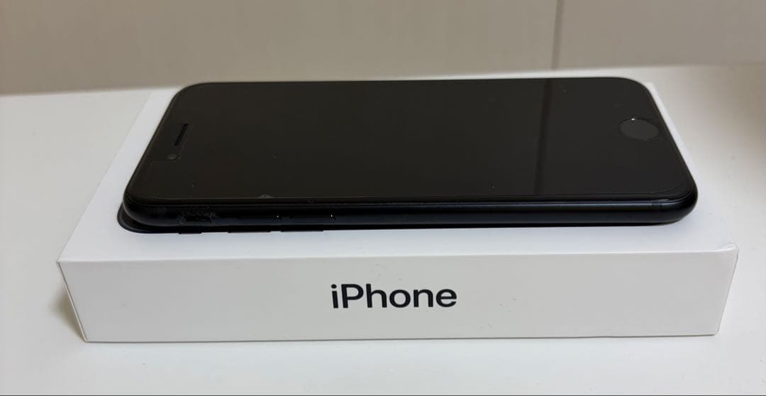 iPhone SE (第3世代) ブラック + ケーブル
