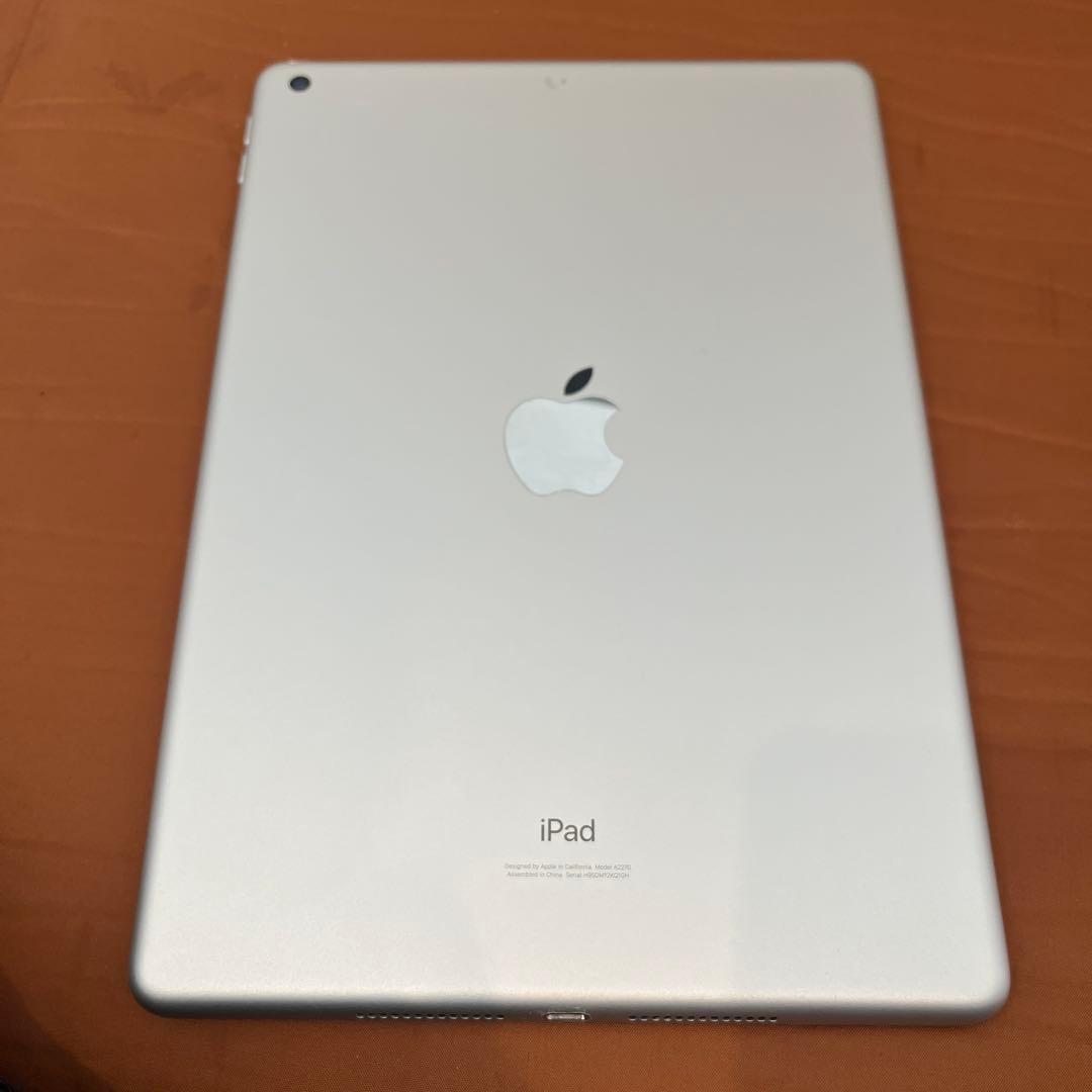 Apple iPad(第8世代) シルバー　箱あり