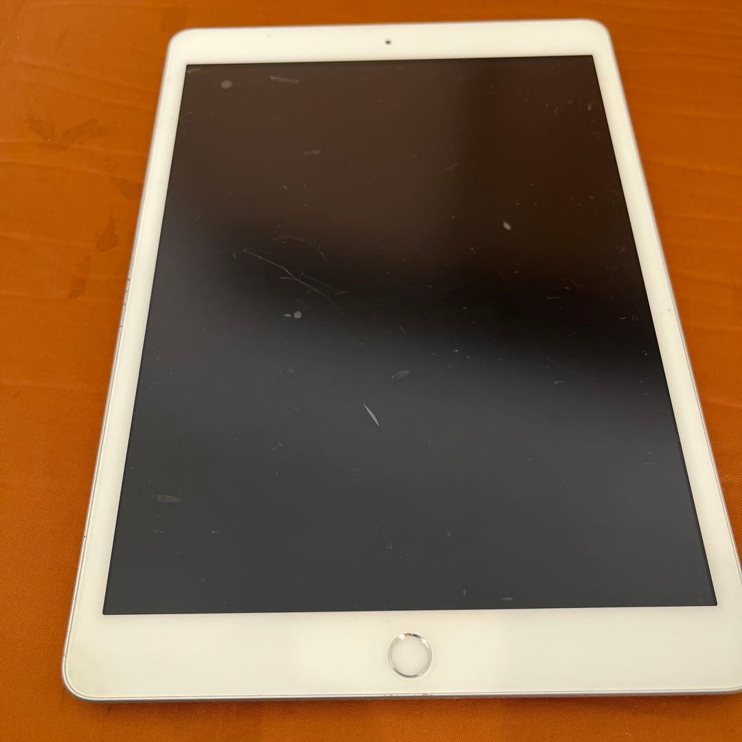 Apple iPad(第8世代) シルバー　箱あり