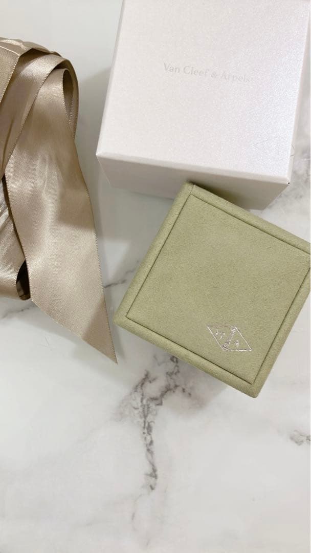 Van Cleef & Arpels ヴァンクリーフアーペル　ラッピング