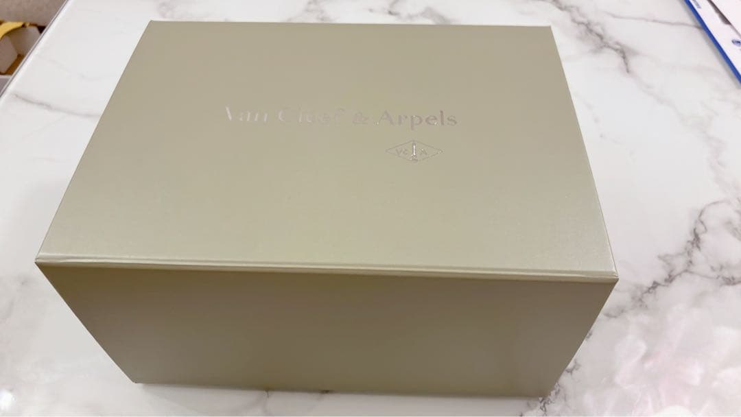 Van Cleef & Arpels ヴァンクリーフアーペル　ラッピング