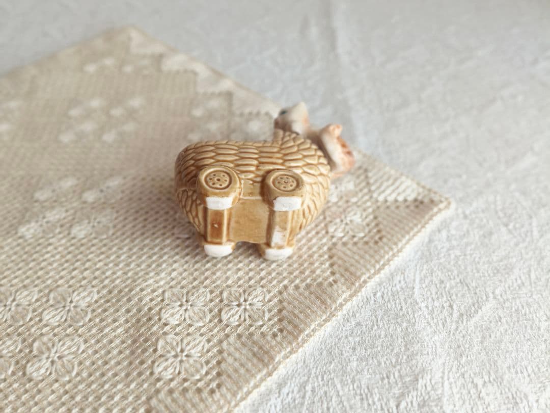 * pottery cats ୨୧* カゴのベビーカーに入った ネコちゃんたち