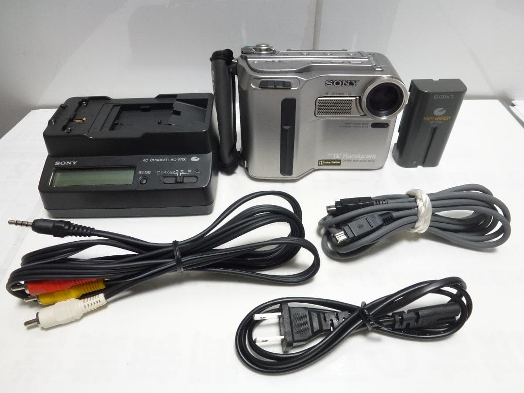 希少　動作品　Mini DV　ソニーデジタルビデオカメラ　 DCR-SC100
