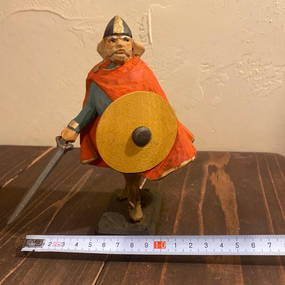 ノルウェー　剣士木彫　人形　HENNING Wood Carving へニング