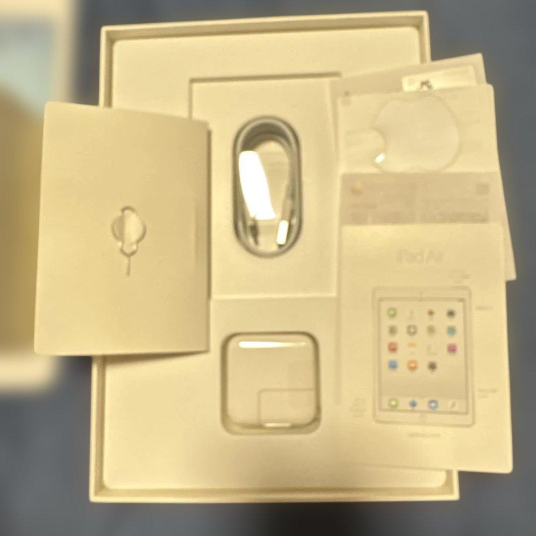iPad Air 2 Wi-Fi+Cellular シルバー 32GB