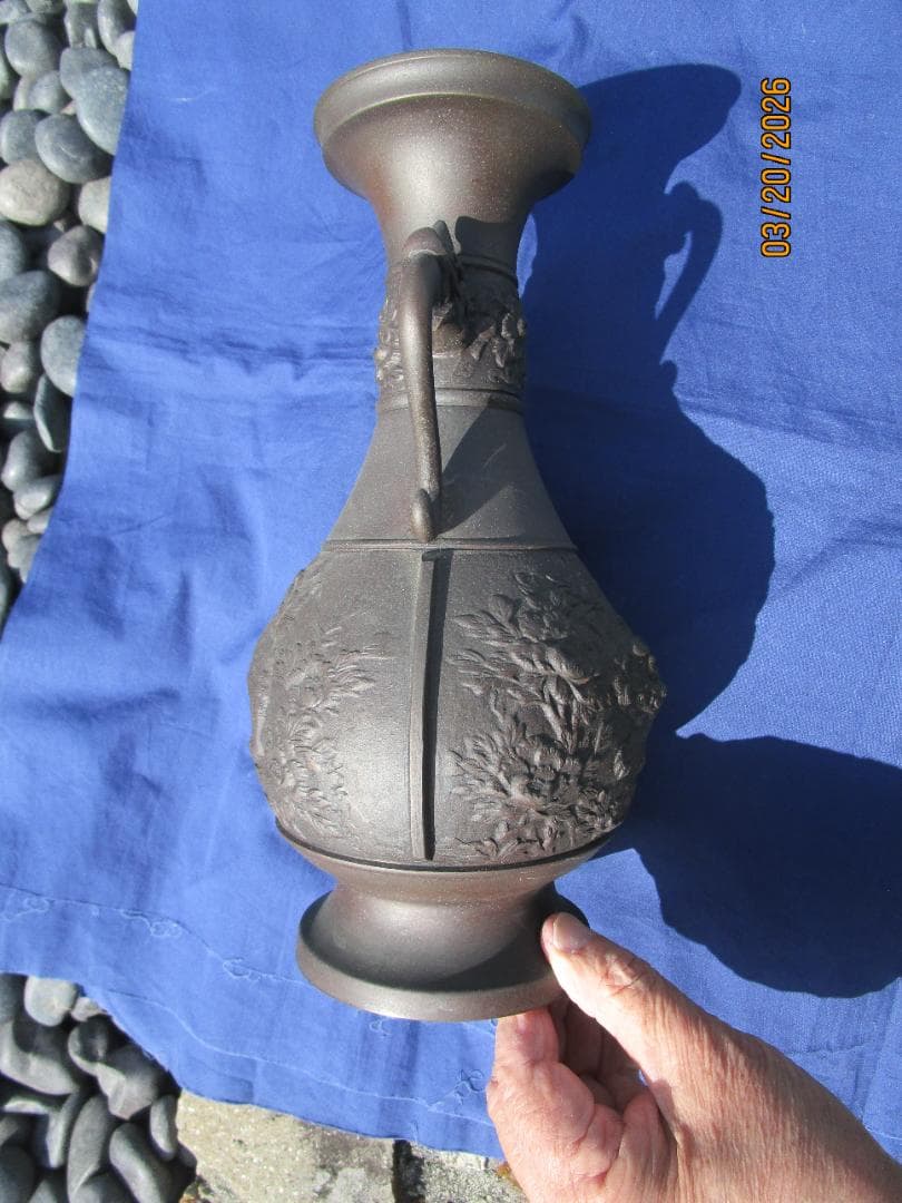 唐獅子　古銅　花瓶　花生け　獅子彫刻の金属製花瓶　程度良し　1本