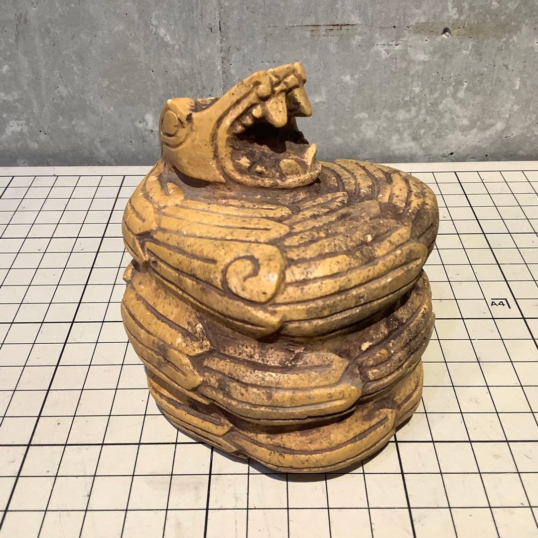 ヘビの置物(メキシコ石彫)