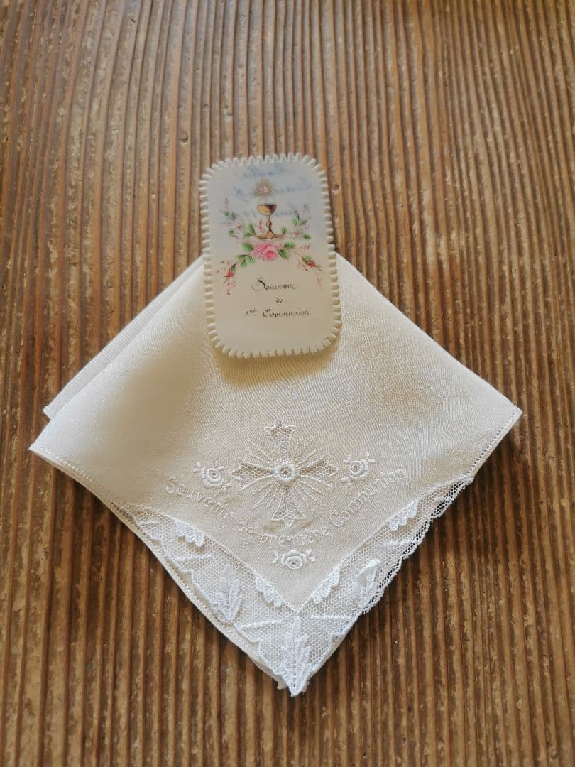 アンティークフランス 初聖体記念シルクハンカチ 羽葉チュールアップリケ 薔薇刺繍