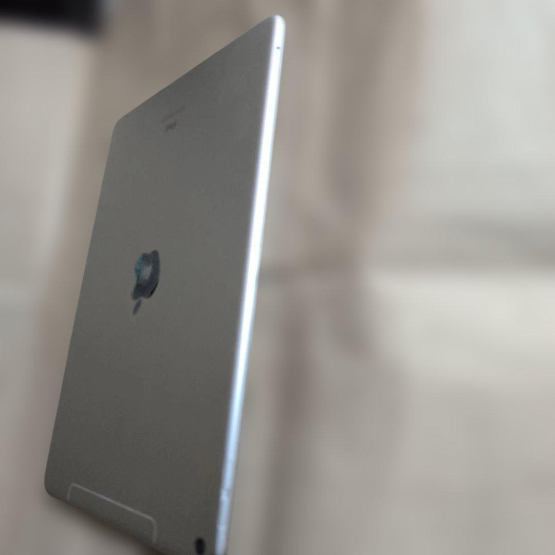 超美品　iPad Air第3世代/64GBWi-Fiモデル＋Cellul