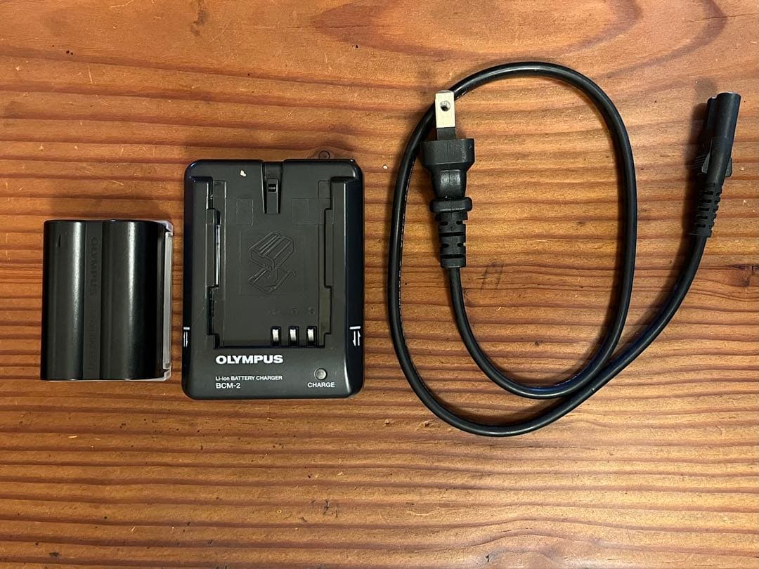 OLYMPUS E-30 デジタル一眼レフ フォーサーズ機　本体+付属品有り