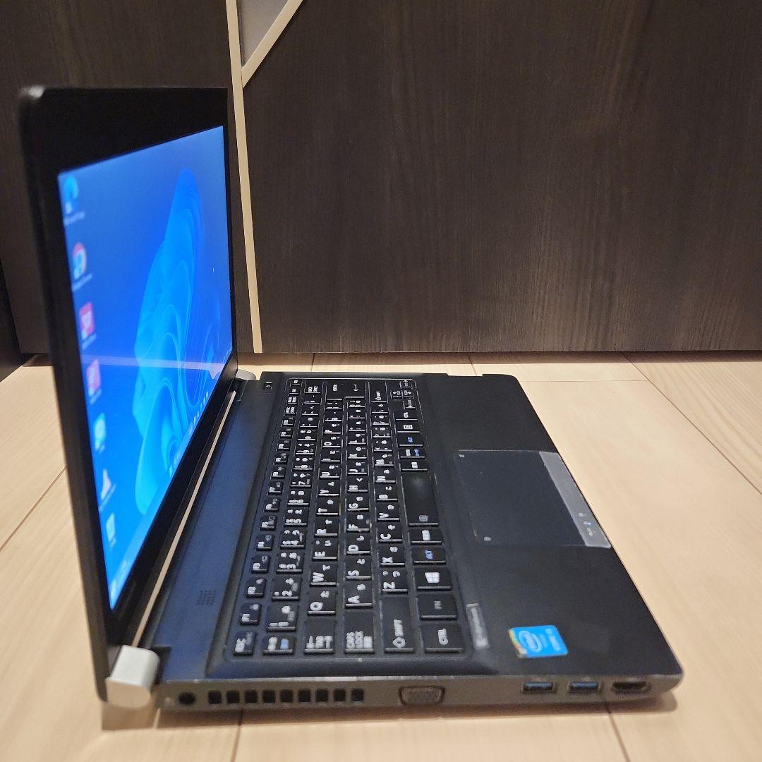 ノートパソコン　薄型　軽量　持ち運びも可能　東芝　dynabook