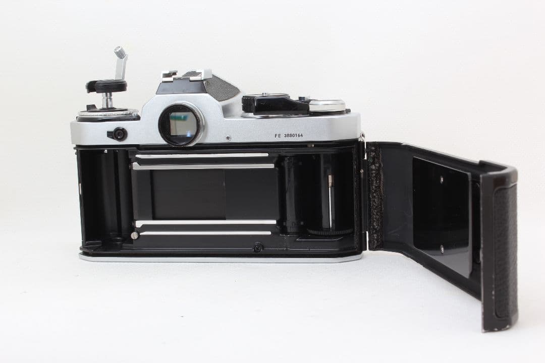 良品 Nikon FE シルバー ボディ 完動品