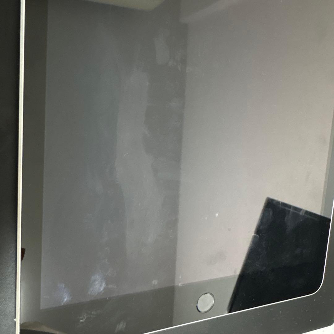 Apple iPad シルバー 本体第九世代