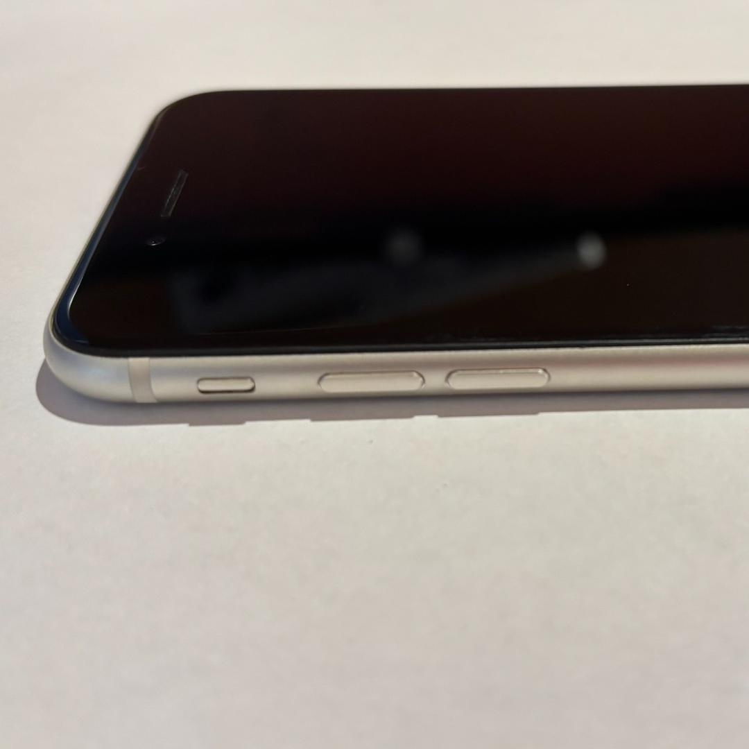 iPhone SE3 128Gb SIMフリー スターライト　白色　602263