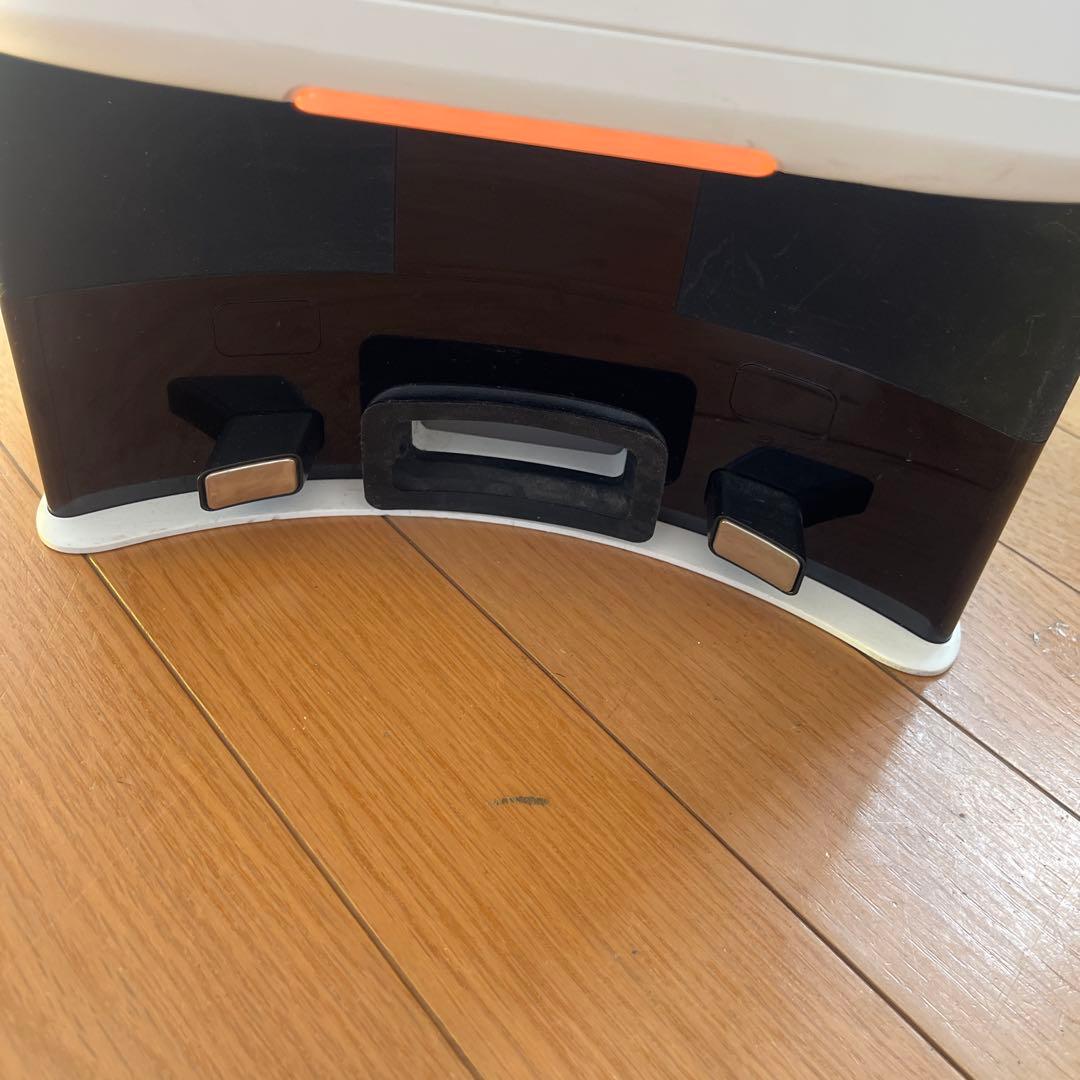 ホワイトロボット掃除機本体