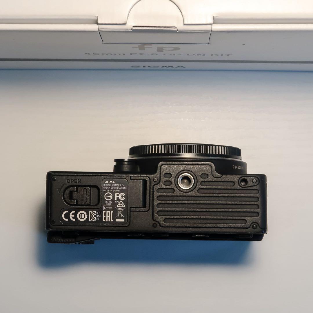 SIGMA fp ボディ本体+付属品多数　予備バッテリー＆アルミ削り出しグリップ