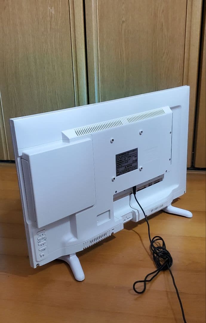 ティーズ　DVDプレーヤー内蔵　/録画機能搭載 　24型　液晶テレビ 　ホワイト