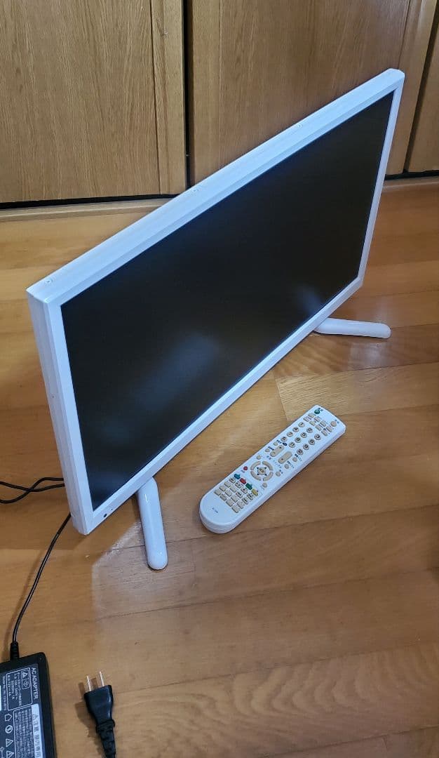 ティーズ　DVDプレーヤー内蔵　/録画機能搭載 　24型　液晶テレビ 　ホワイト