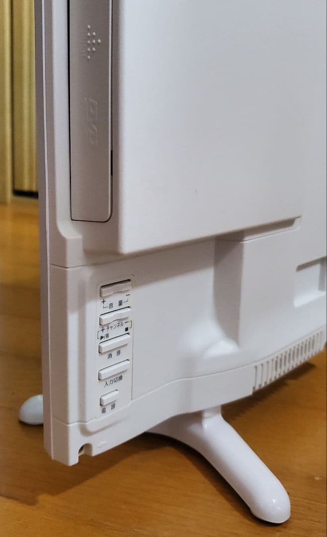ティーズ　DVDプレーヤー内蔵　/録画機能搭載 　24型　液晶テレビ 　ホワイト