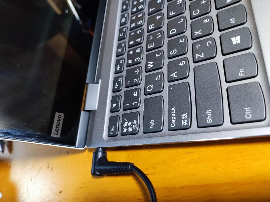 【中古】LENOVO YOGA ノートPC (Windows10)シルバー