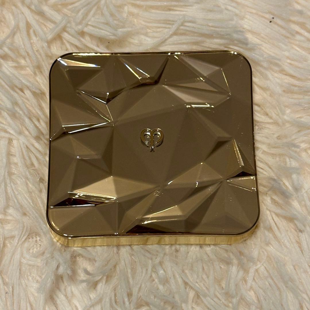 【新品未使用・箱付き】クレ・ド・ポー ボーテ ハイライトパウダー 201