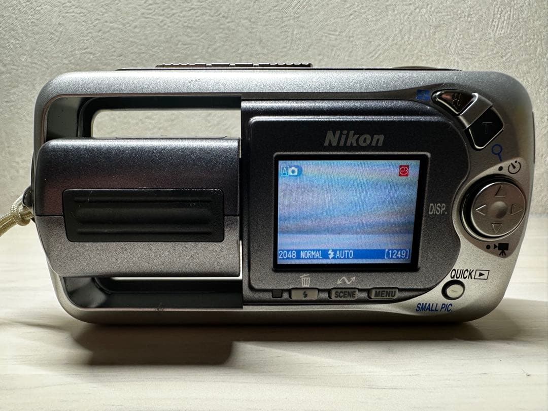 美品【完動品】NIKON 3500 COOLPIX シルバー CFカード