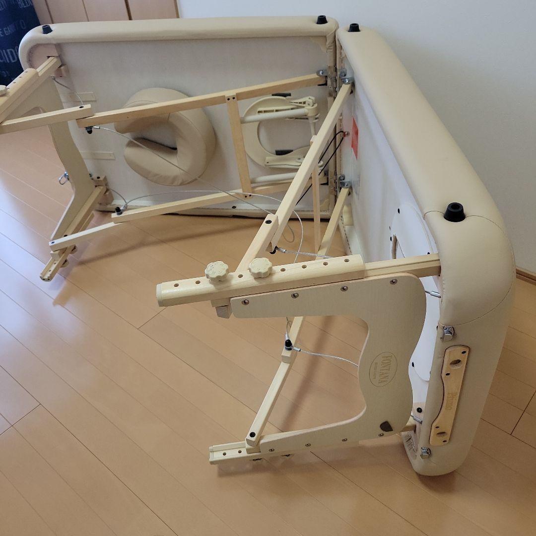 フォンタナ施術用折り畳ベッド、マッサージ等にも使用出来ます。【かなりの美品です】