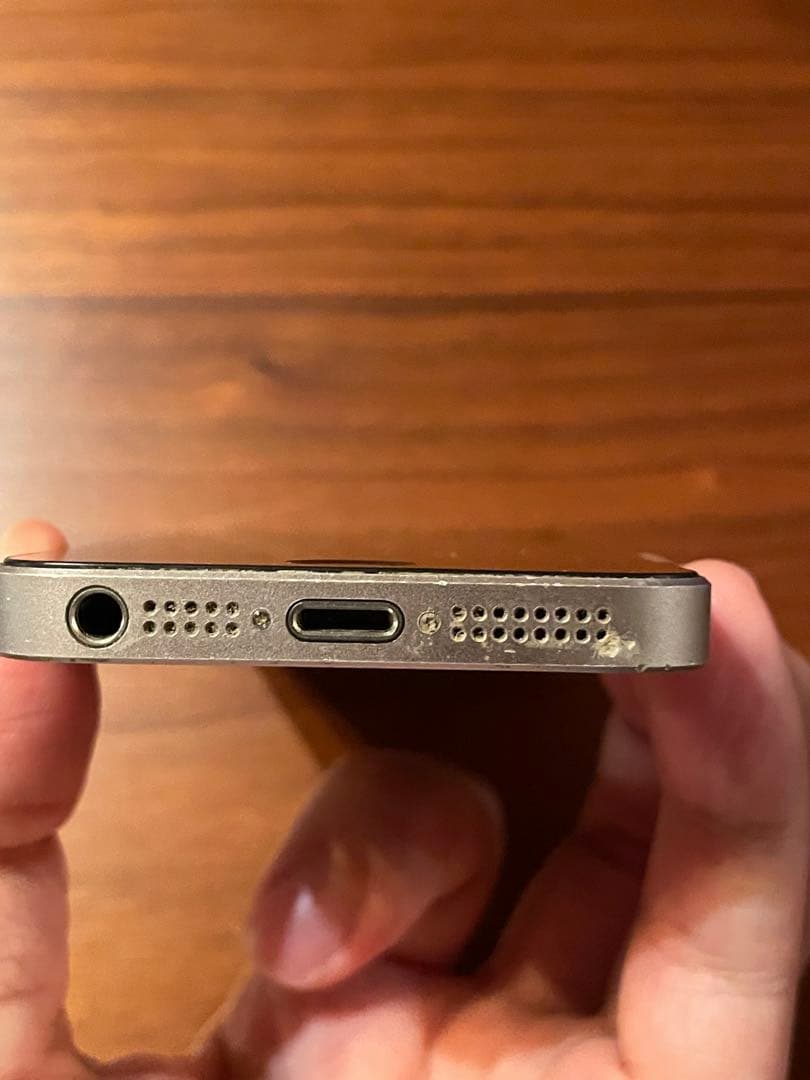 大幅値下げ！iPhoneSE 64GB 84% SIMロック解除 フリー